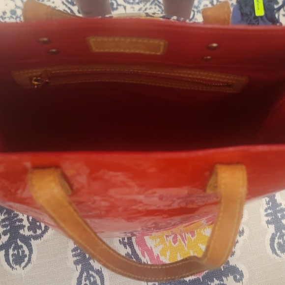 Louis Vuitton Red vernis tote monogram bag GUC - Picture 13 of 16